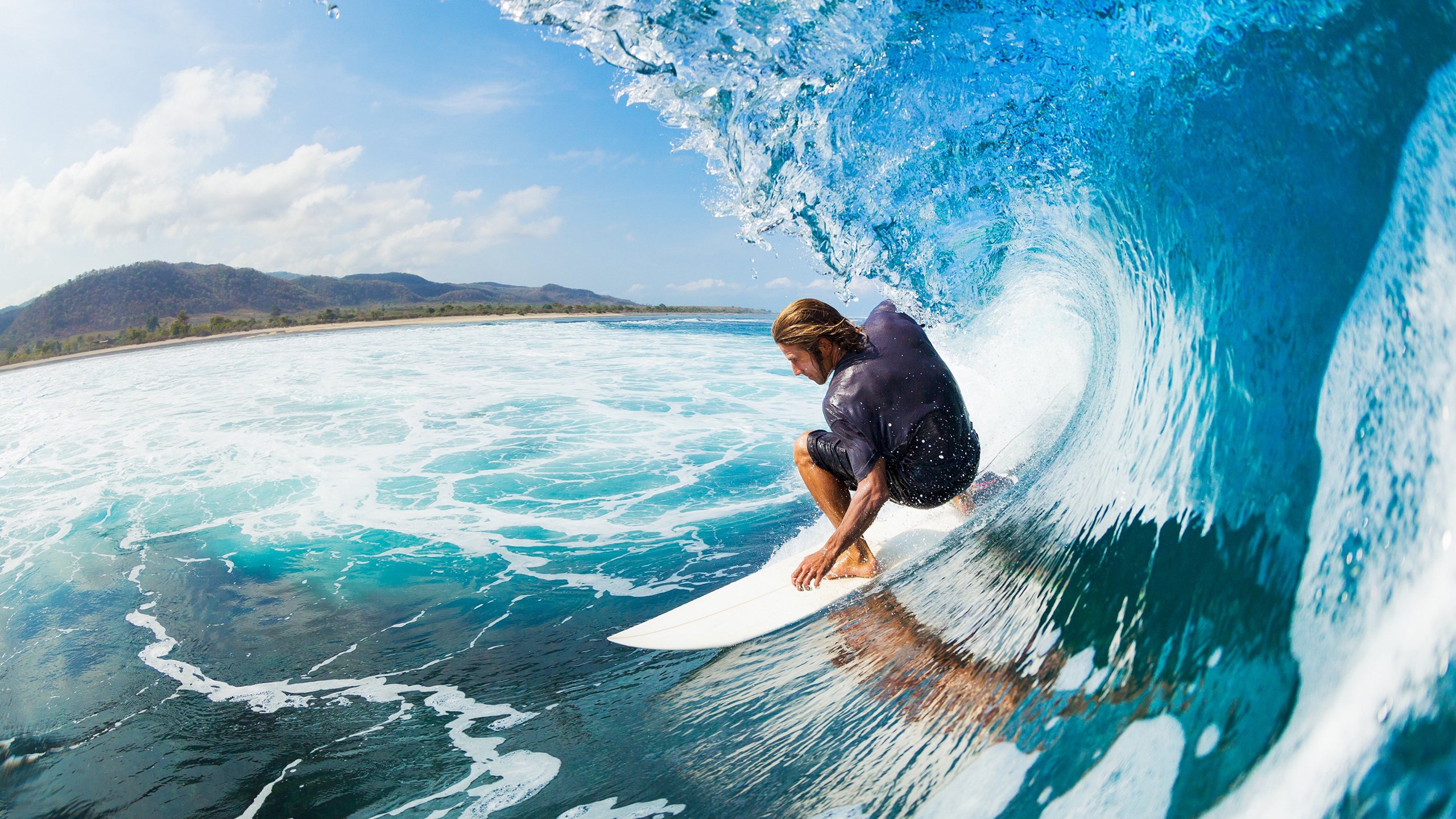 欧冠八强首回合：巴萨2比2巴黎 梅西式连线+姆巴佩式爆发同场上演